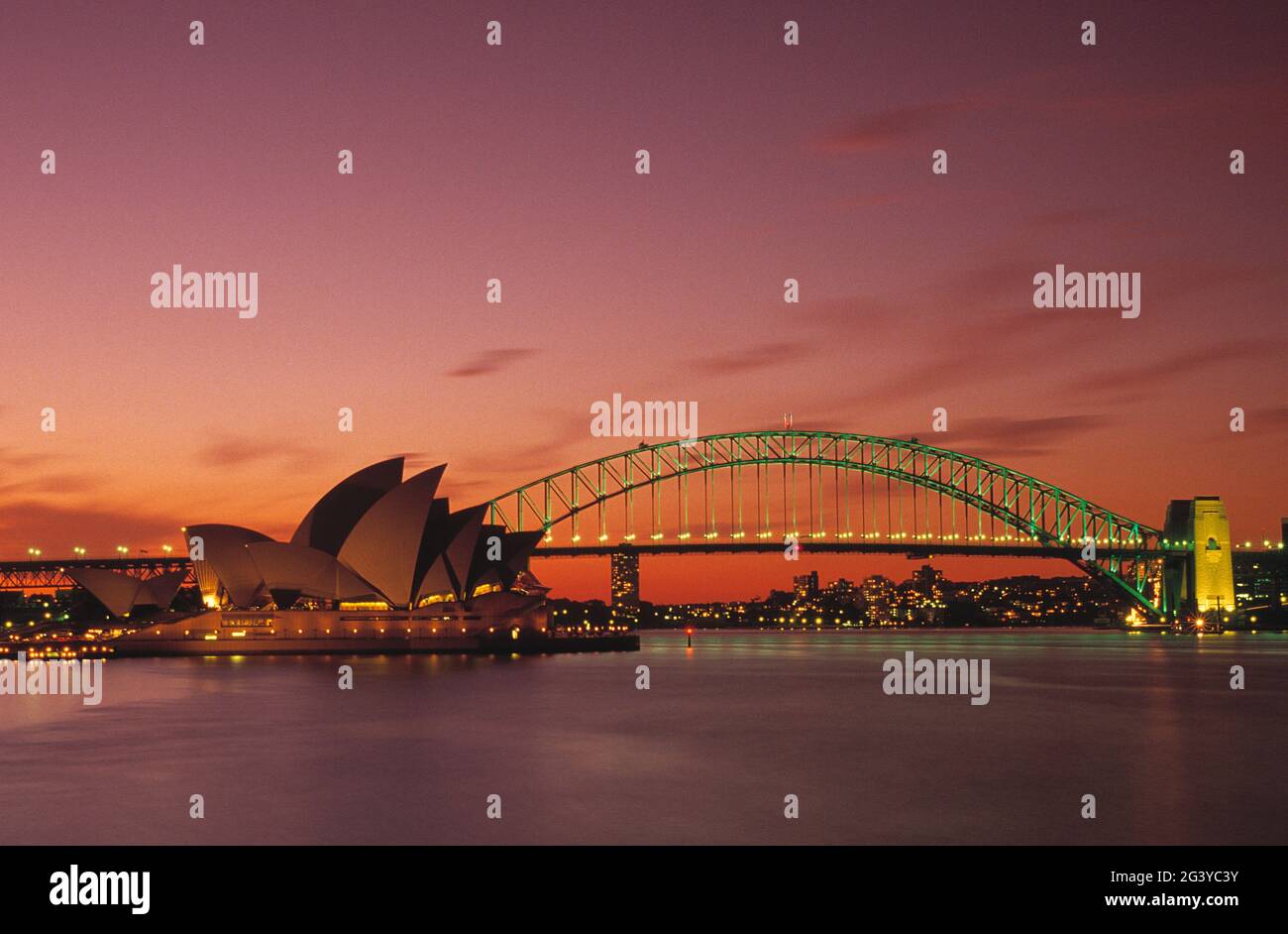 Australia. Sydney. Teatro dell'Opera e Ponte del Porto. Tramonto. Foto Stock