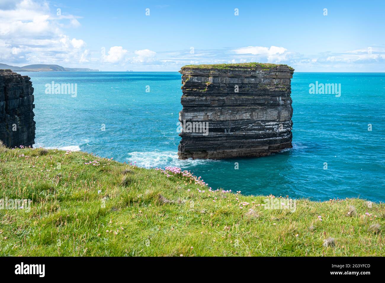 Stack di mare, Downpatrick Head, Co Mayo, Irlanda Foto Stock