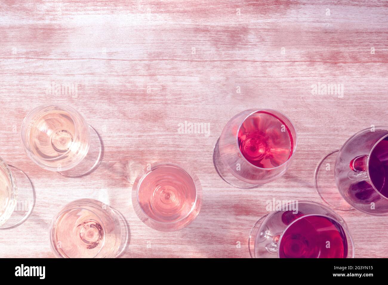 Bicchieri da vino, foto a posa piatta Foto Stock