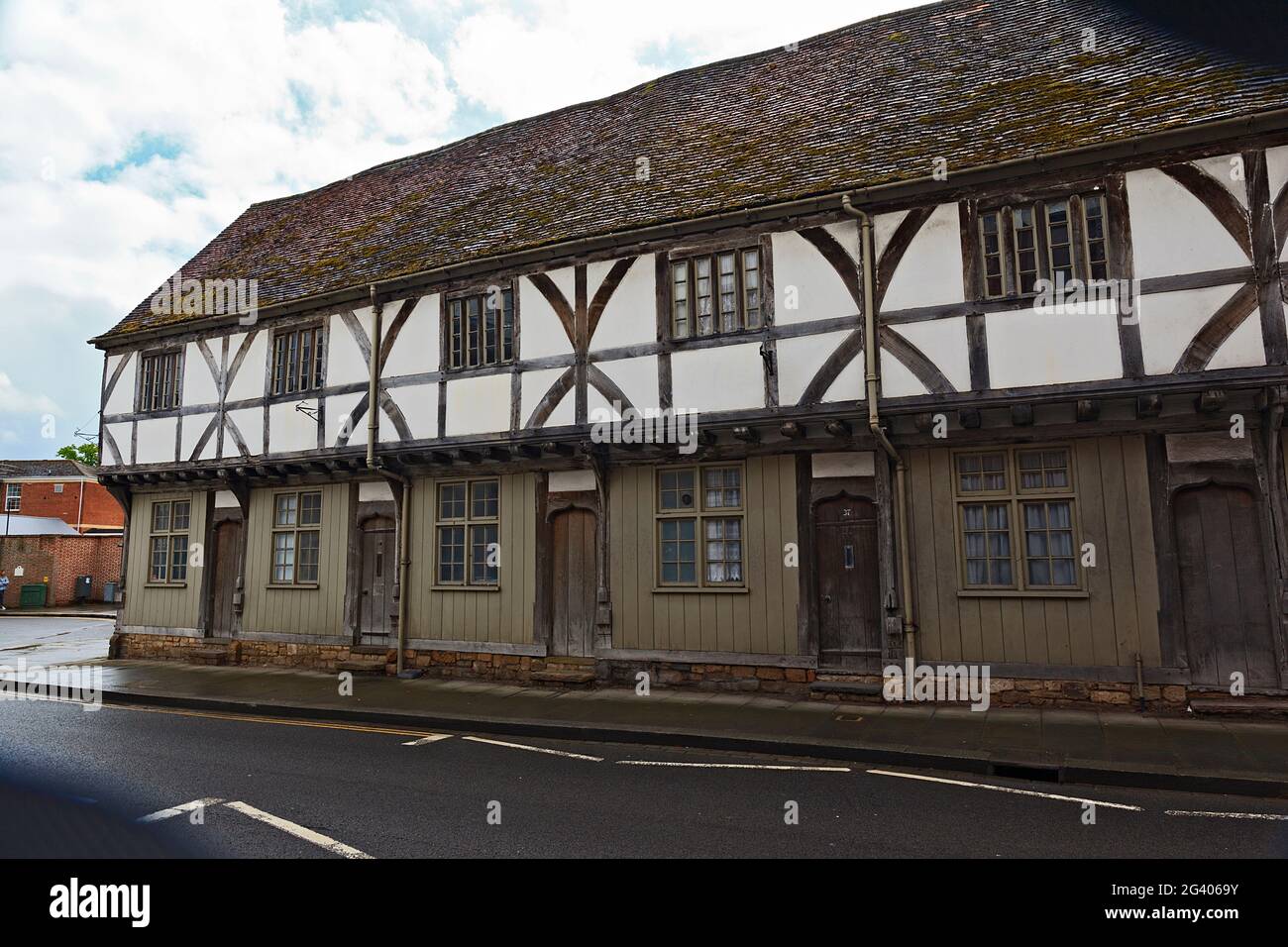 Fila di proprietà terrazzate del periodo Tuder in Church Street, Tewkesbury, Gloucestershire Foto Stock