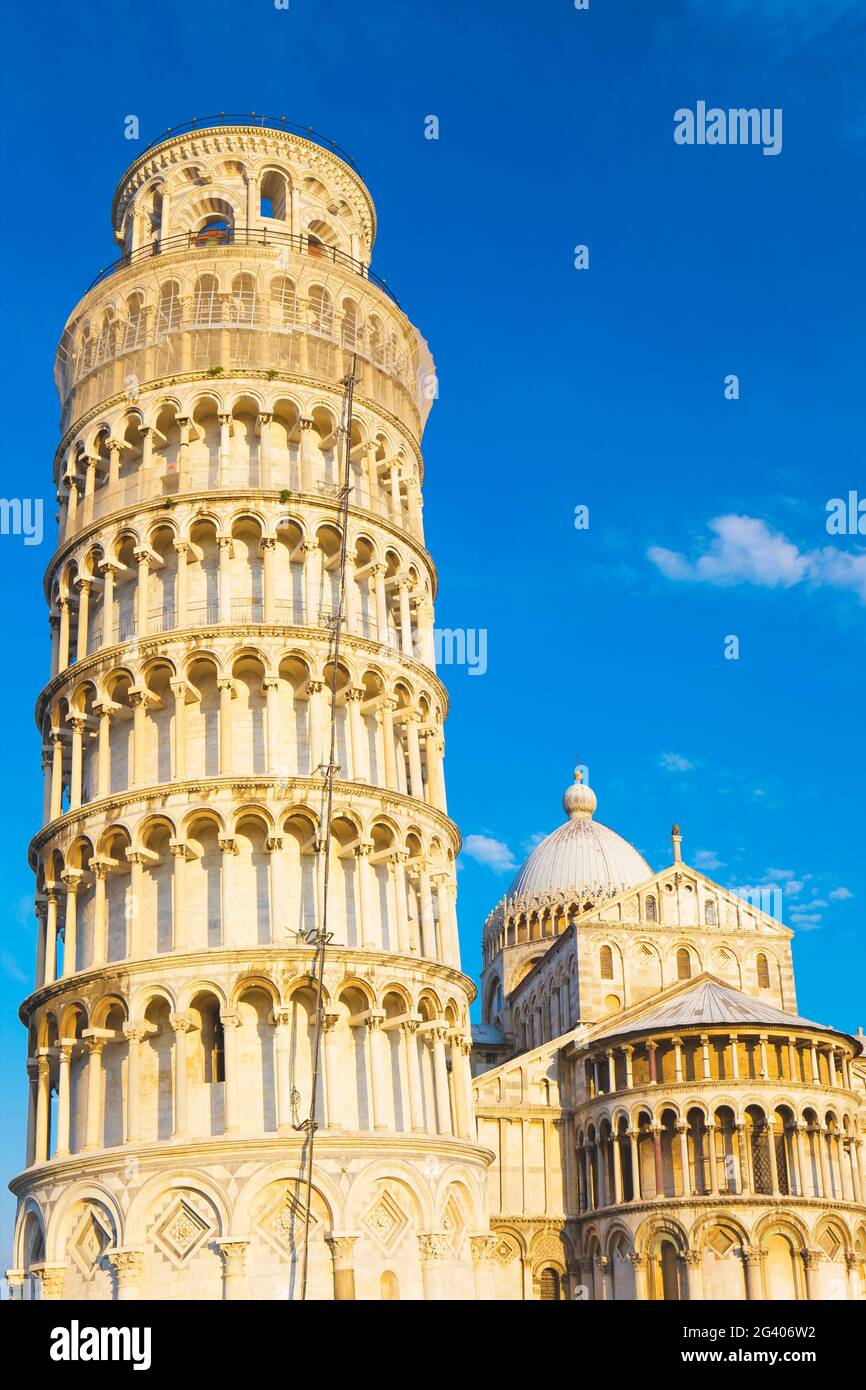La Torre Pendente di Pisa accanto al Duomo, Pisa, Italia Foto Stock