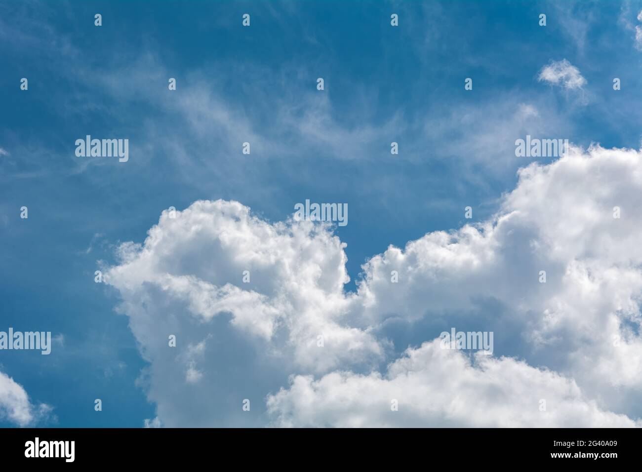 Bianchi e soffici nuvole Foto Stock