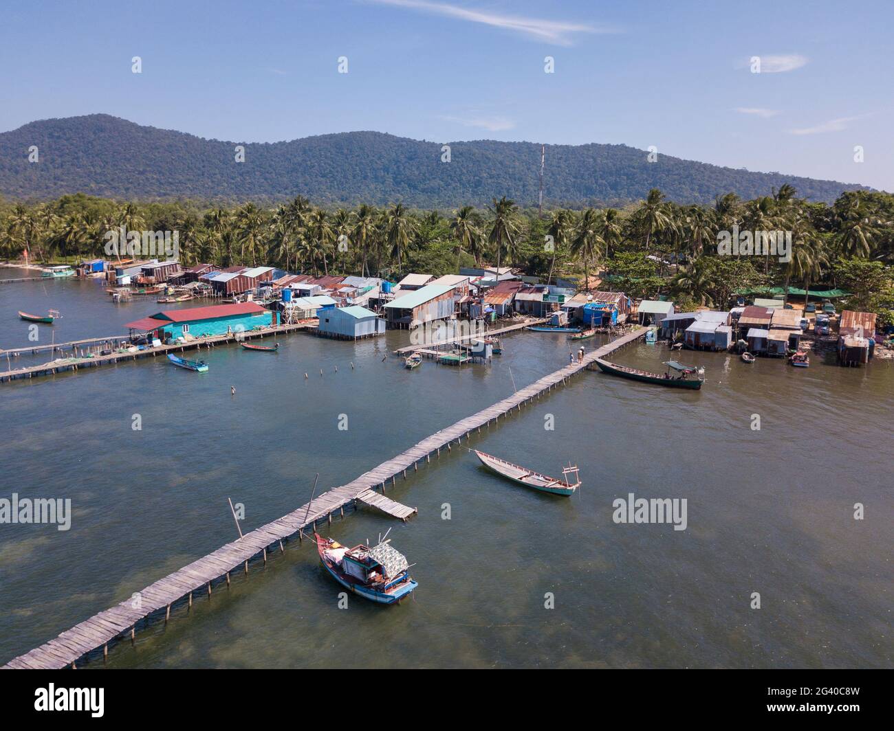 Vista aerea di case galleggianti e ristoranti, Rach Vem, Phu Quoc Island, Kien Giang, Vietnam, Asia Foto Stock