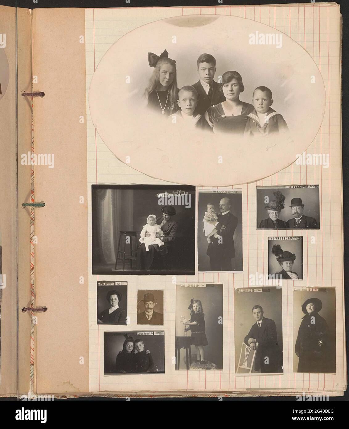 Ritratti di persone sconosciute. Album foglia con ritratti di adulti e bambini, la maggior parte delle foto automatiche. Parte dell'album fotografico della famiglia Petri. Foto Stock