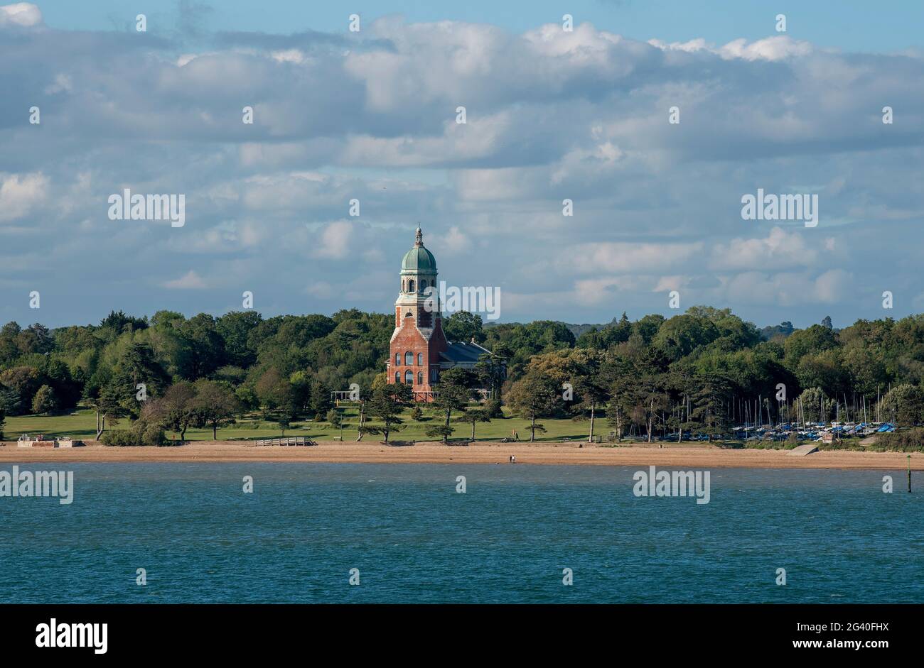 Netley, Hampshire, Inghilterra, Regno Unito. 2021. Ex ospedale militare la Royal Victoria Chapel si affaccia sull'acqua di Southampton a Netley, Hampshire, Regno Unito Foto Stock