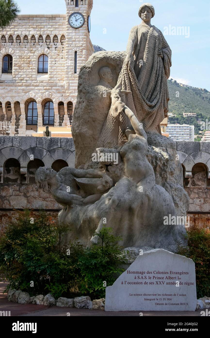MONTE CARLO, MONACO/EUROPA - APRILE 19 : Hommage des Colonies etrangeres statua a Monte Carlo Monaco il 19 aprile 2006 Foto Stock