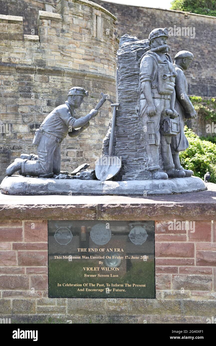 Whitehaven, Cumbria, Inghilterra. 15 JUBE 2021. Una statua commemorativa è vista ricordare il disastro del 1910 al pozzo di Wellington. Foto Stock