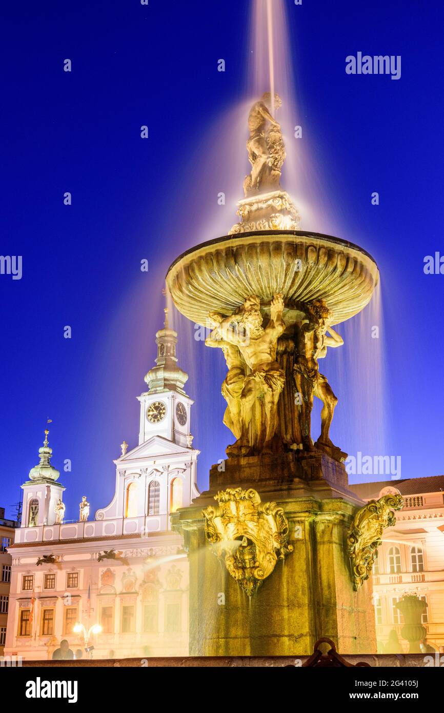 Samson Fontana e Municipio sulla piazza della città di Budweis, Boemia meridionale, Repubblica Ceca Foto Stock