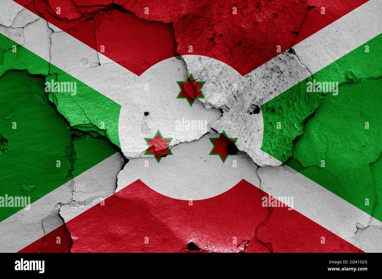 Bandiera del Burundi dipinta su pareti incrinate Foto Stock
