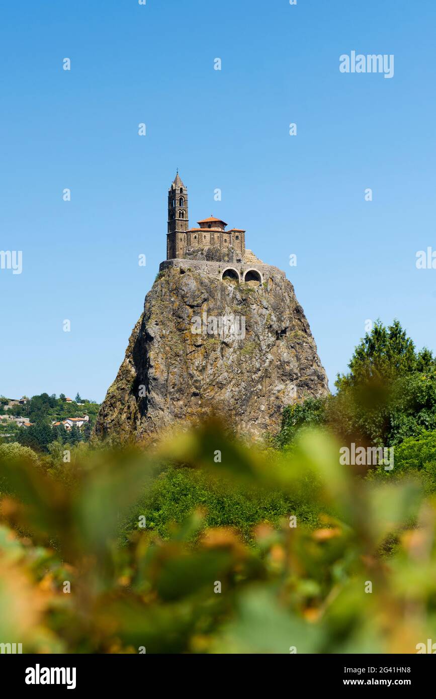 Saint-Michel d'Aiguilhe, chiesa sulla roccia, le Puy en Velay, dipartimento dell'alta Loira, Auvergne-Rodano-Alpi, Francia Foto Stock