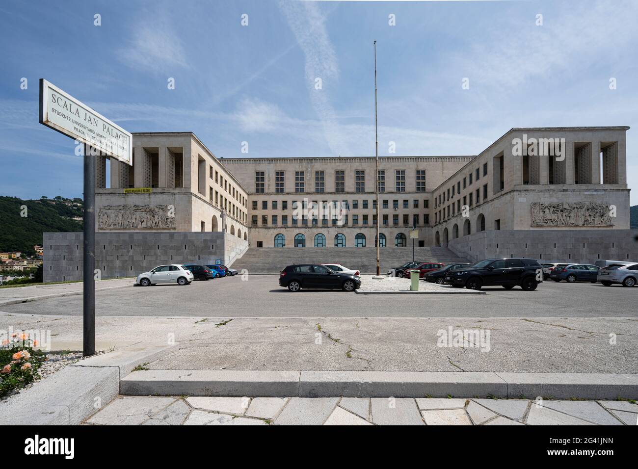 Trieste, Italia. 13 giugno 2021. Vista panoramica dell'edificio che ospita l'Università di Trieste Foto Stock