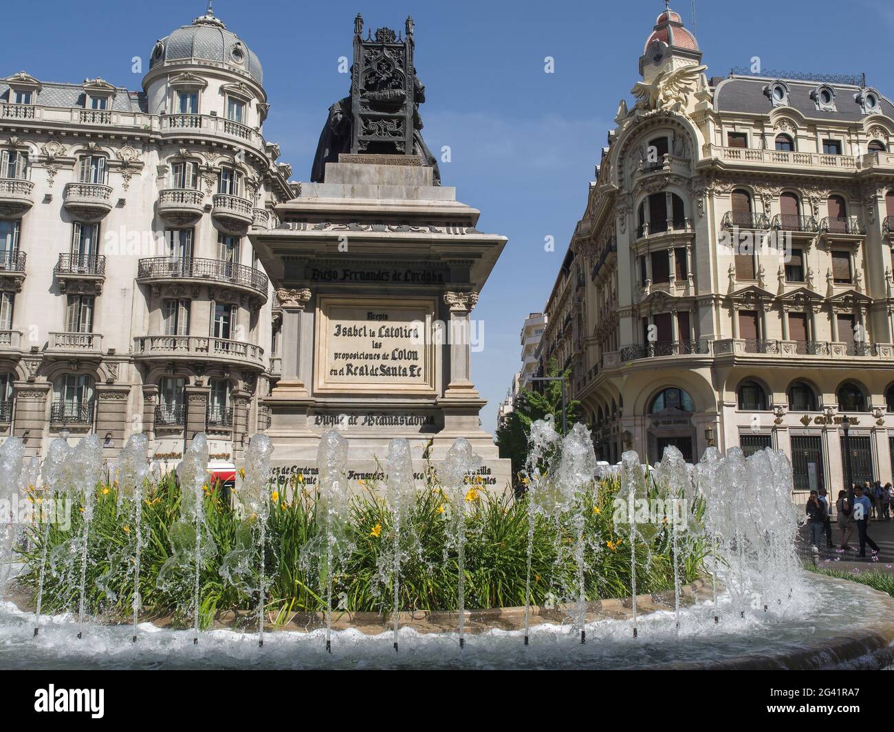 GRANADA, ANDALUSIA/SPAGNA - 7 MAGGIO : Monumento a Ferdinando e Isabella, Plaza Isabel la Catolica, Granada, Spagna il 7 maggio 2014. Foto Stock