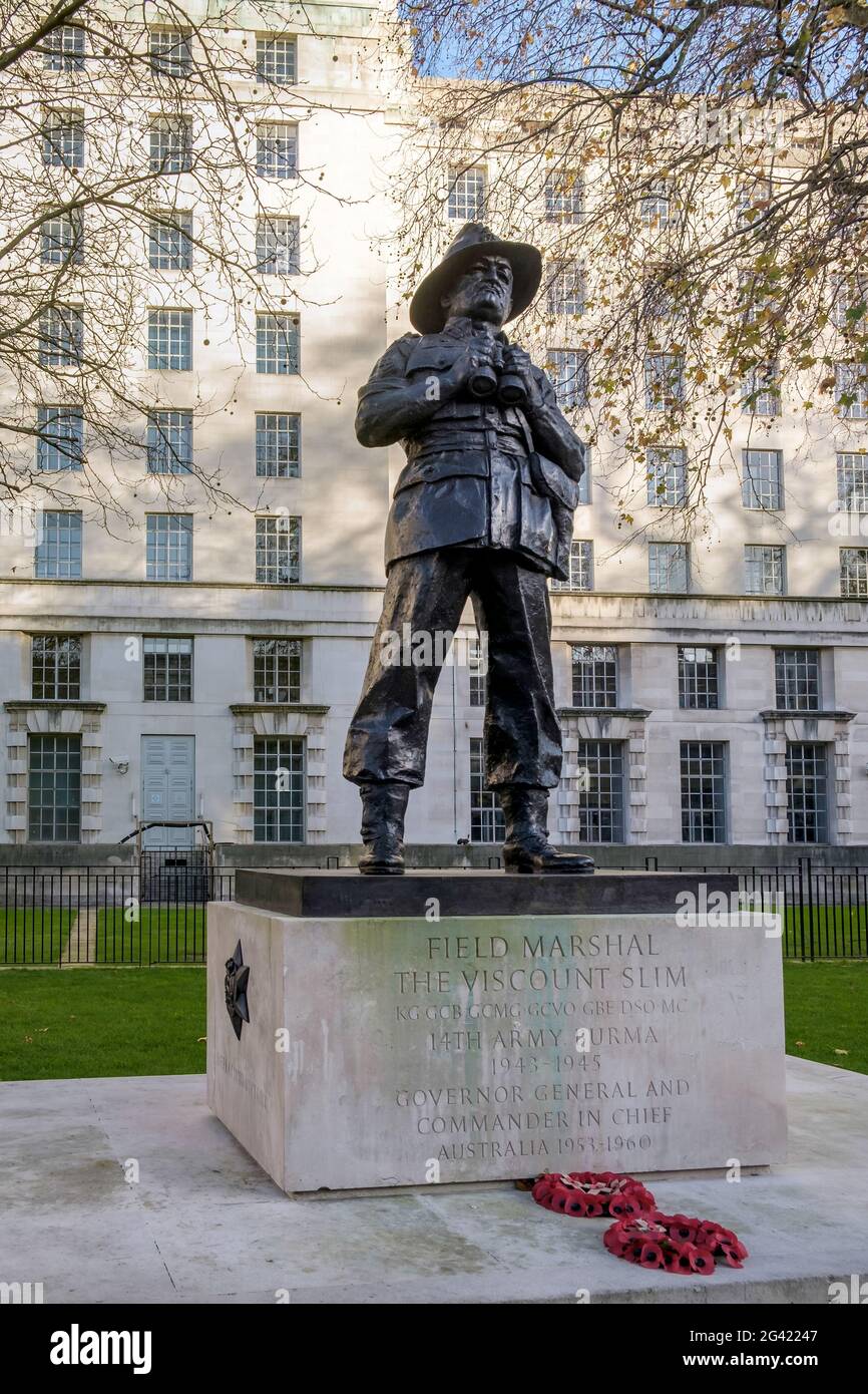 Maresciallo di Campo il visconte Slim Statua in Whirehall Foto Stock