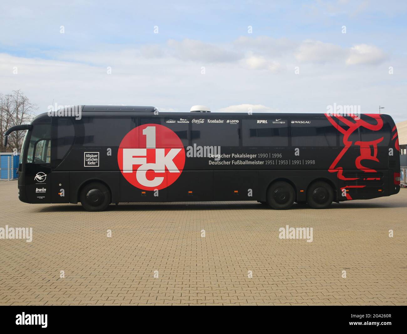 Team bus con logo club 1.FC Kaiserslautern DFB 3.Liga stagione 2020-21 Foto Stock