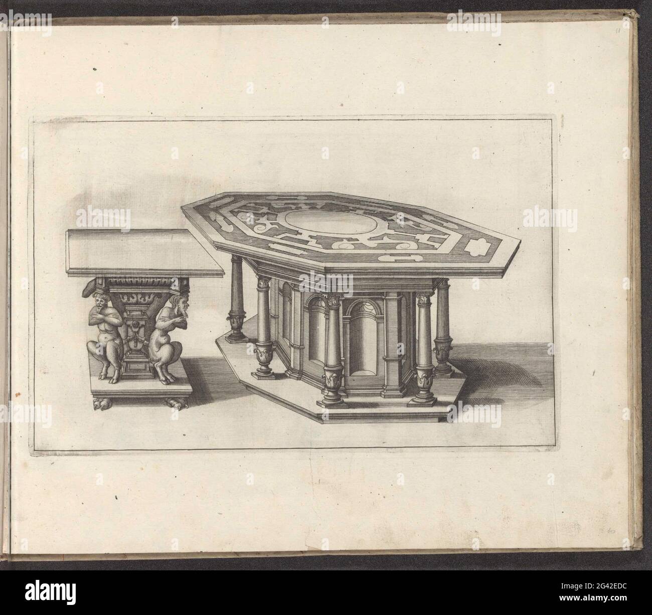 Due tavoli; diversi dolci scuola / plusieurs Menuiseries. Due tavoli. Ha lasciato un piccolo tavolo quadrato. Il foglio è supportato da SATERS. Sulla destra un grande tavolo. La balestra e il piedistallo hanno una forma esagonale. La lama è supportata da montanti allentati. La stampa fa parte di un album. Foto Stock