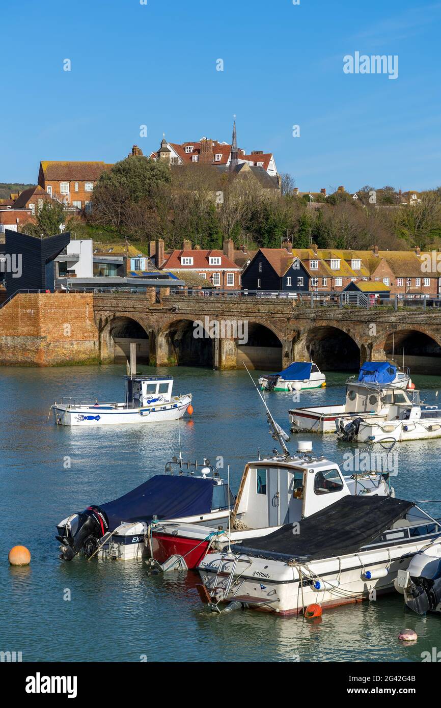 FOLKESTONE, KENT/UK - novembre 12 : vista delle barche nel porto di Folkestone il 12 novembre 2019 Foto Stock