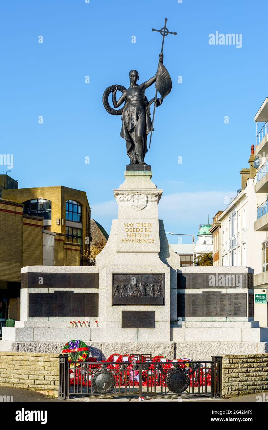 FOLKESTONE, KENT/UK - novembre 12 : Vista del Memoriale di guerra in Folkestone il 12 novembre 2019 Foto Stock