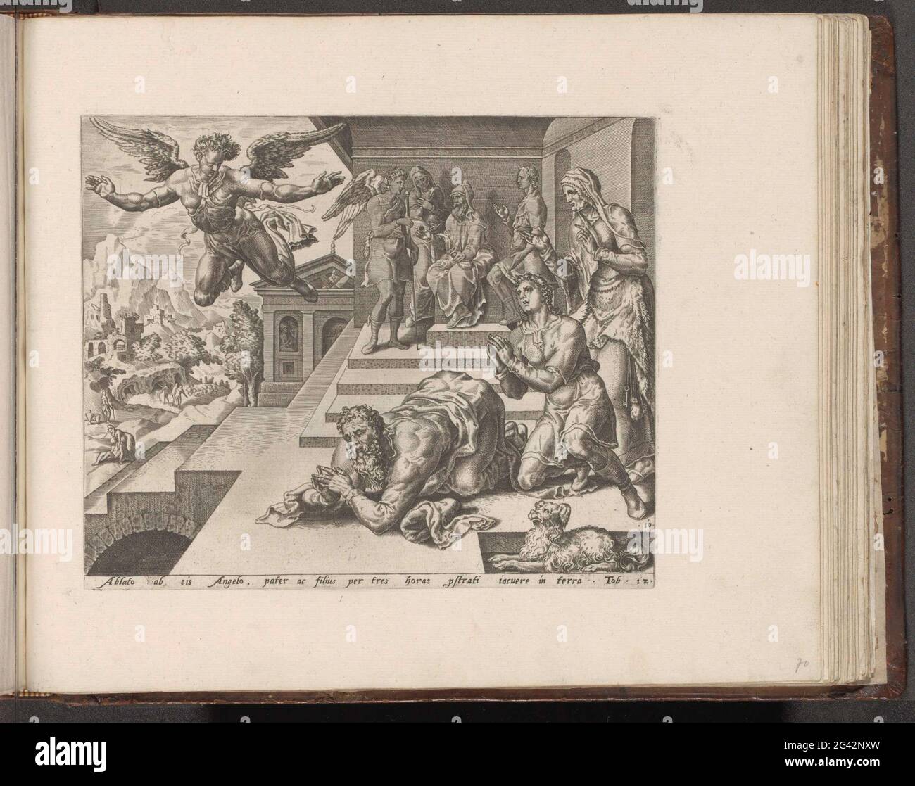 Partenza dell'angelo Rafael; Storia di Tobias; Thesaurus sacrarum HistoriaRu [M] Veteris Testame [N] ti, Elega [N] Tissimis imaginibus Expressu [M] Excelle [N] Tissimoru [M] in Hac Arte Viroru [M] Opera: Now [N] C Primu [M] luce [M]. Tobit e Tobias si inginocchiano sul pavimento dopo che l'Arcangelo Rafael ha fatto conoscere. L'angelo Rafaël vola via. Sullo sfondo, Tobias guarisce la cecità dei suoi padri con la gallina dei pesci. Sotto la mostra un riferimento al testo della Bibbia in Tobit 12 in latino. Stampa fa parte di un album. Foto Stock