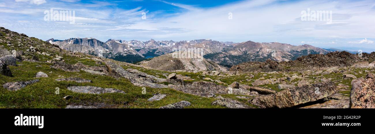 Maestoso paesaggio montano di Wind River Range, Shoshone National Forest, Fremont County, Wyoming, Stati Uniti Foto Stock