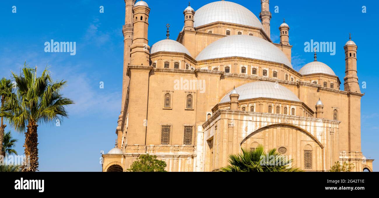 Moschea di Muhammad Ali contro il cielo blu, al Abageyah, El Khalifa, il Cairo, Egitto Foto Stock