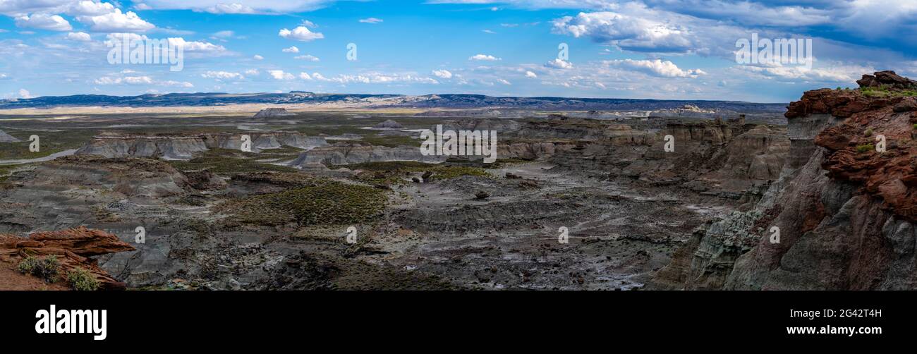 Zona di Badlands conosciuta come Skull Creek Rim, Red Desert, Sweetwater County, Wyoming, Stati Uniti Foto Stock