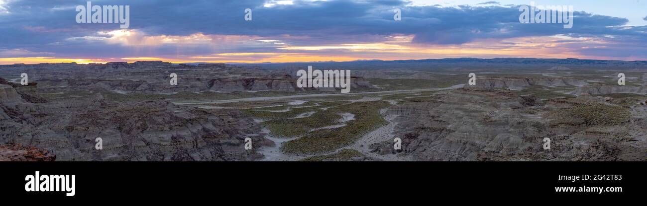 Zona di Badlands conosciuta come Skull Creek Rim, Red Desert, Sweetwater County, Wyoming, Stati Uniti Foto Stock