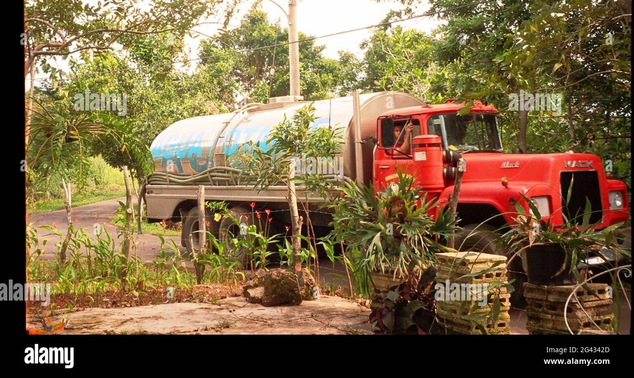 Portare l'acqua della vita Foto Stock
