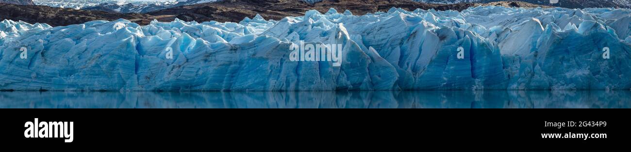 Primo piano del ghiacciaio Grey su Lago Grey, Regione Magellanes, Torres del Paine, Cile Foto Stock