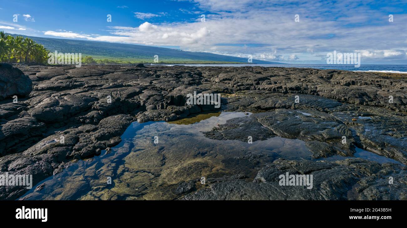 Paesaggio vulcanico con rocce laviche, Palemano Point, Distretto di Kona Sud, Hawaii, Stati Uniti Foto Stock