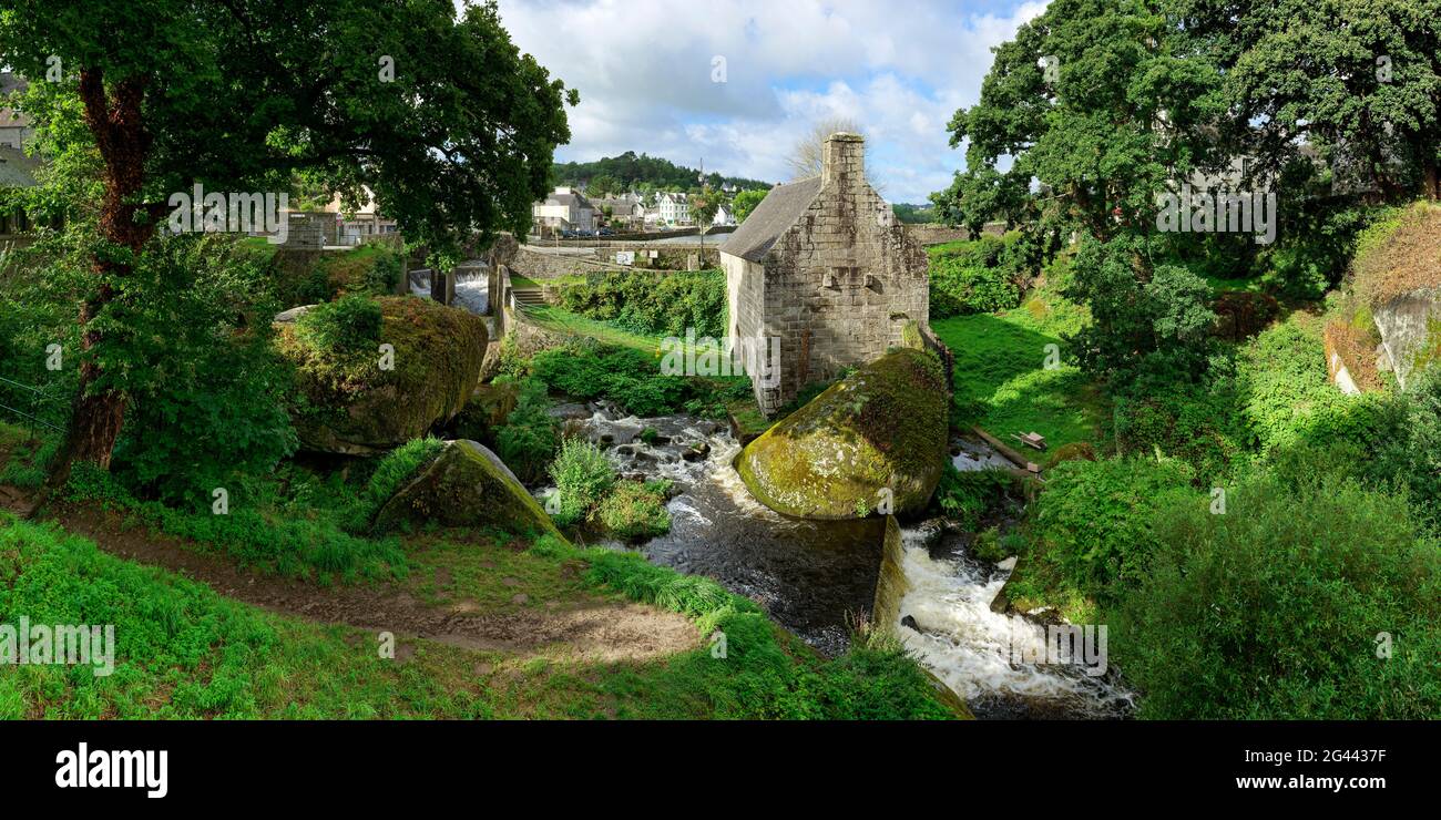 Vecchio mulino seigneuriale di Chaos, Finestre, Huelgoat, Bretagne, Francia Foto Stock