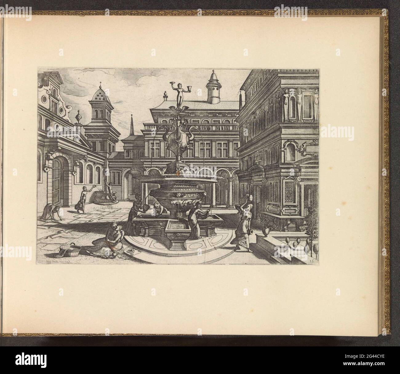 Stadsplein con fontana a forma di vaso circondata da figure; Artis perspectiva (...). Quadrato con una fontana a forma di vaso su tre piani. Il vaso è in un bacino a forma di croce ed è coronato da una sfera dalla quale l'acqua sta spruzzando teste di uccello. La fontana è coronata da un'immagine di una donna con una tazza di tazza e una tazza da bere tra le mani. Sinistra in primo piano una coppia di minne. Sullo sfondo le donne che stavano asciugando. La stampa fa parte di un album. Foto Stock