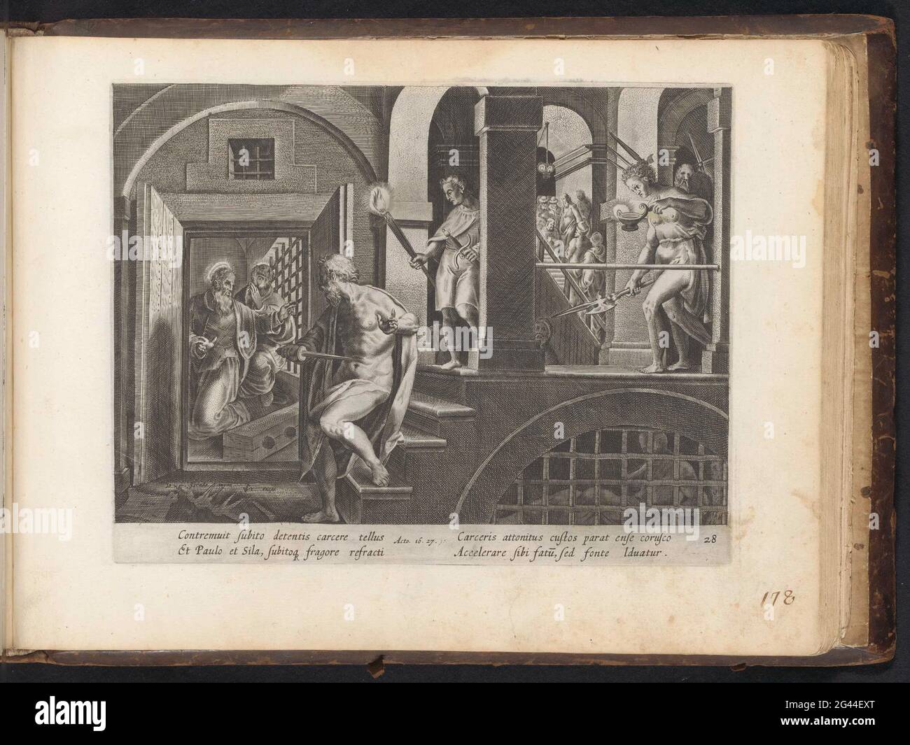 Conversione del prigioniero di Filippi; storie Pauli; Acta Apostolorum; atti degli Apostoli; Den Grooten Figuer Bibel (...). Il custode del prigioniero di Filippi cerca di suicidarsi quando nota che le porte del carcere sono aperte. Teme che il catturato sia sfuggito. Tuttavia, l'apostolo Paolo e la sua anima Sila sono in prigione. Paolo poi converte il prigioniero. Sotto la mostra un riferimento in latino al testo della Bibbia in mano. 16:27. Questa stampa fa parte di un album. Foto Stock