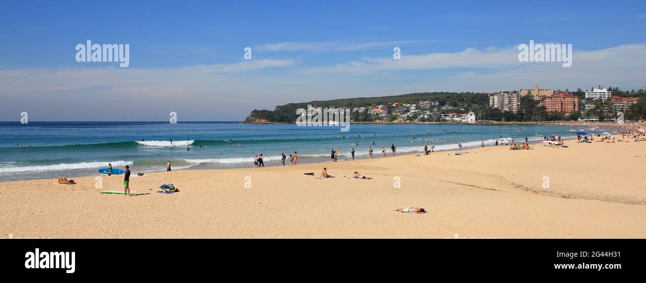 Spiaggia di sabbia di Manly, Sydney. Popolare spot da surf. Foto Stock