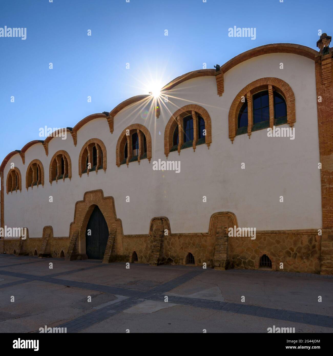 Vista esterna della cantina Cooperativa de Gandesa. È stato progettato dall'architetto César Martinell (Terra alta, Tarragona, Catalogna, Spagna) Foto Stock