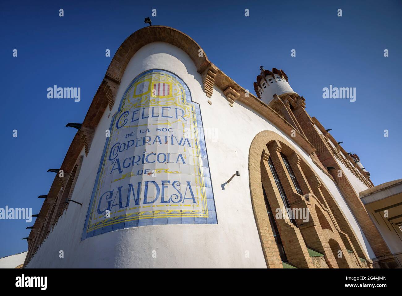 Vista esterna della cantina Cooperativa de Gandesa. È stato progettato dall'architetto César Martinell (Terra alta, Tarragona, Catalogna, Spagna) Foto Stock