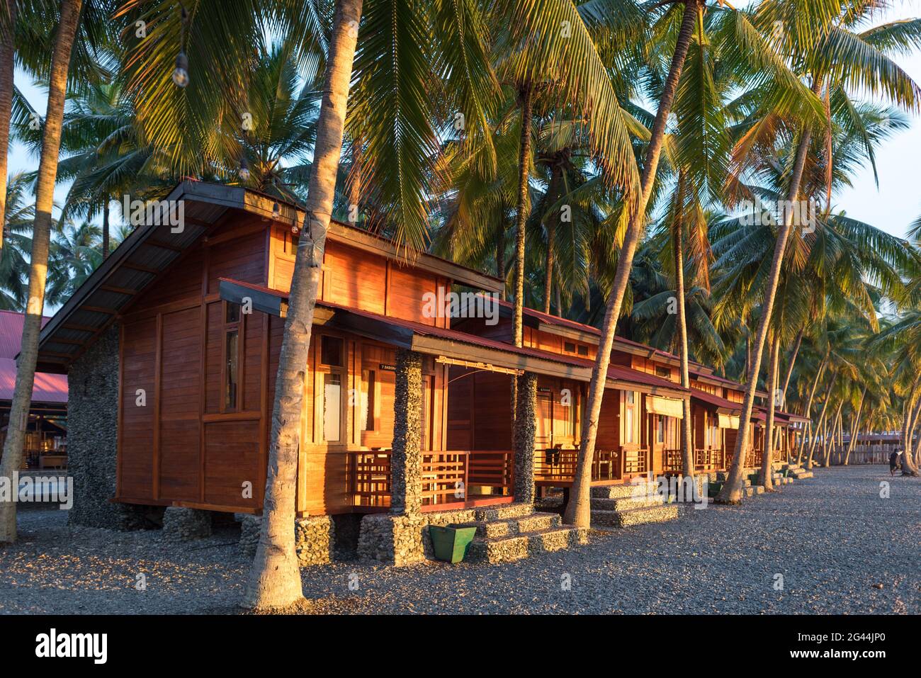 Tramonto nel Golfo dei Tomini ad Ampana su Sulawesi Foto Stock