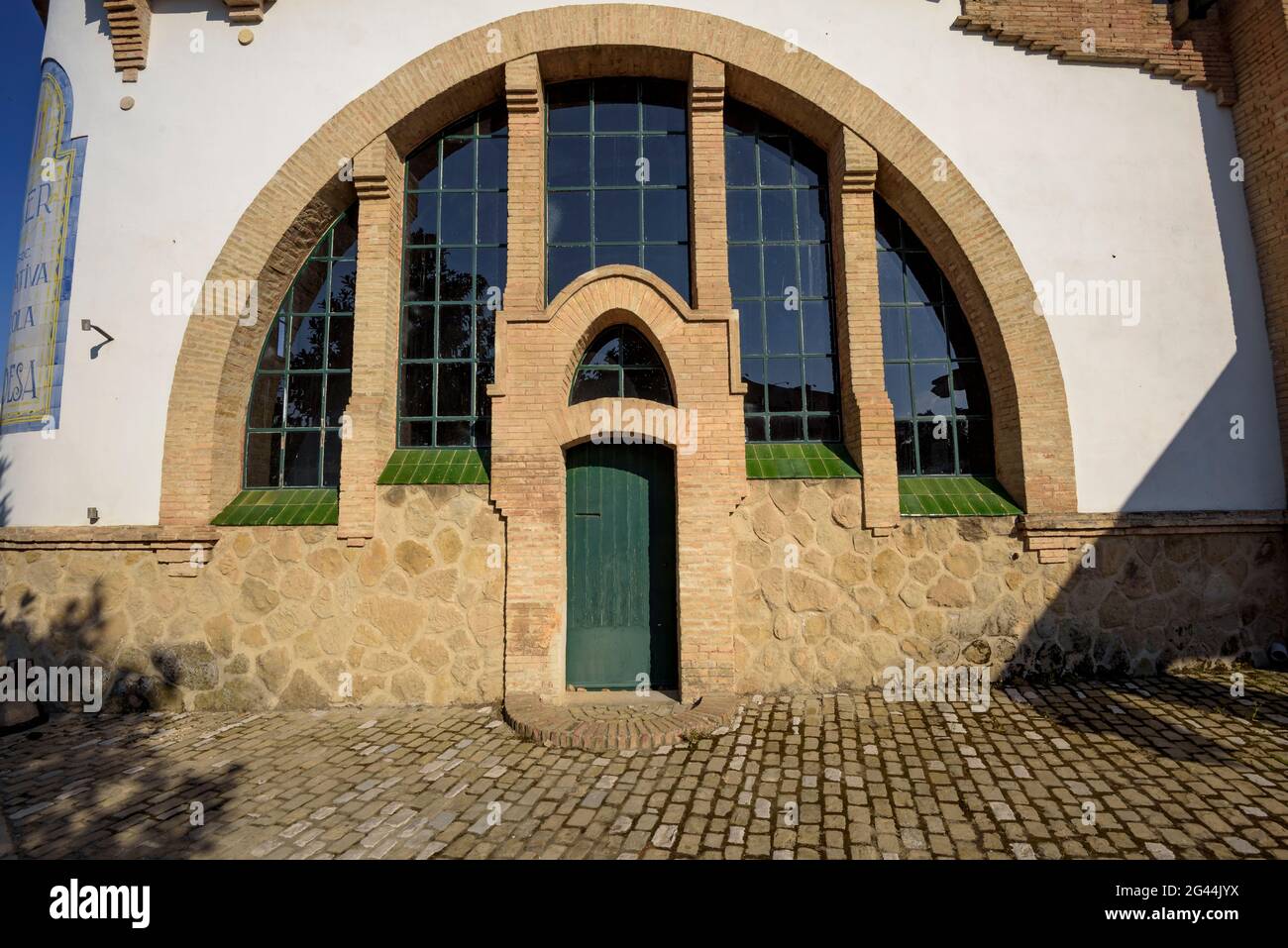 Vista esterna della cantina Cooperativa de Gandesa. È stato progettato dall'architetto César Martinell (Terra alta, Tarragona, Catalogna, Spagna) Foto Stock