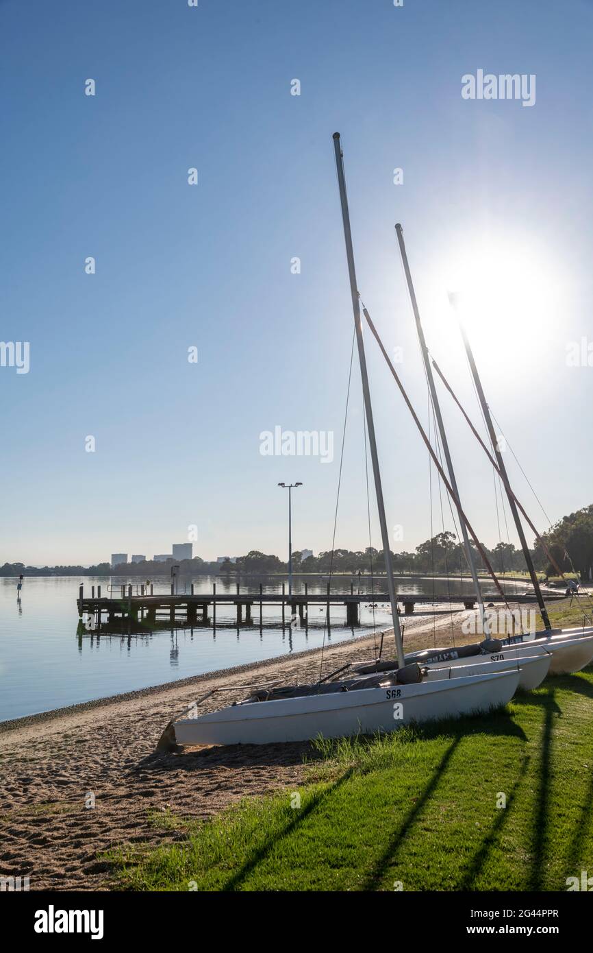 Catamarani a noleggio sul litorale di South Perth. Foto Stock