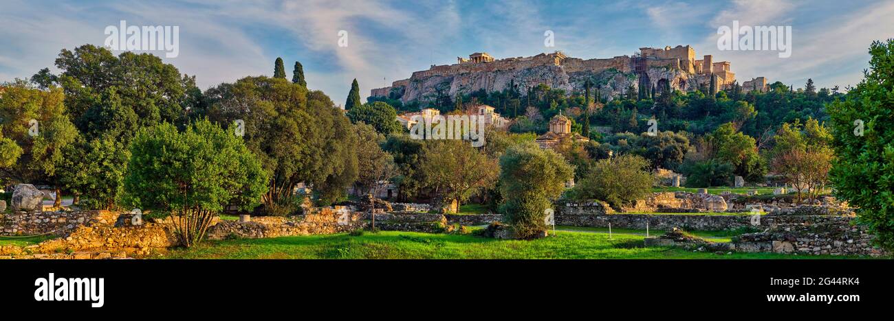 Vista delle antiche rovine greche dell'antica Agora e dell'Acropoli, Atene, Grecia Foto Stock