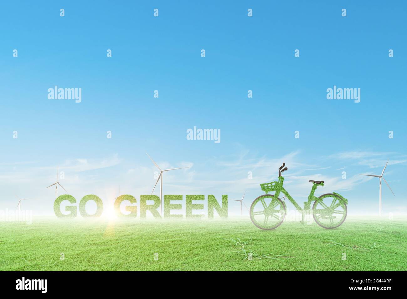 Bicicletta verde per andare verde su campo turbina eolica con sfondo blu cielo. Concetto ecologico. Foto Stock