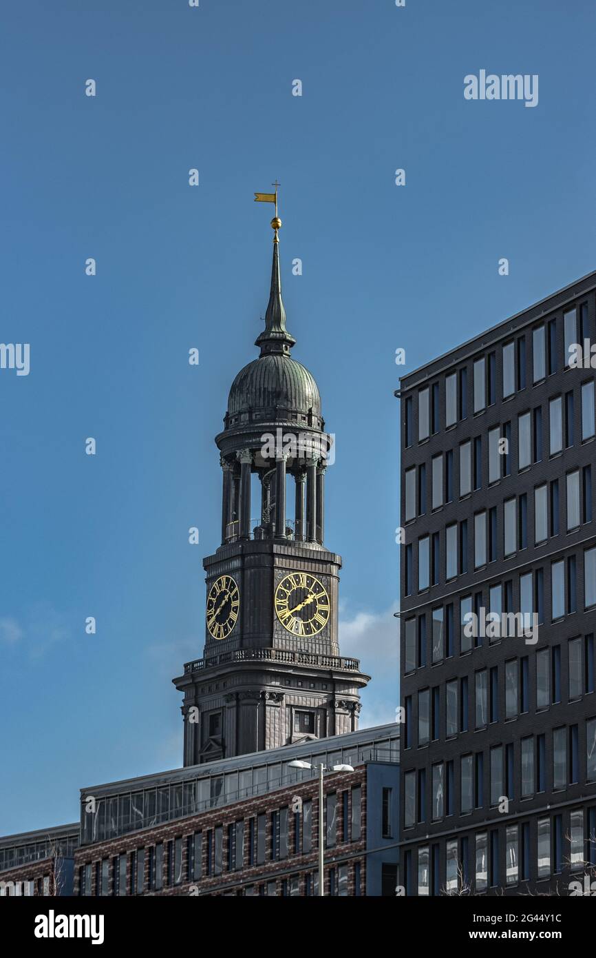 Vista della chiesa principale di Sankt Michaelis ad Amburgo, Germania Foto Stock