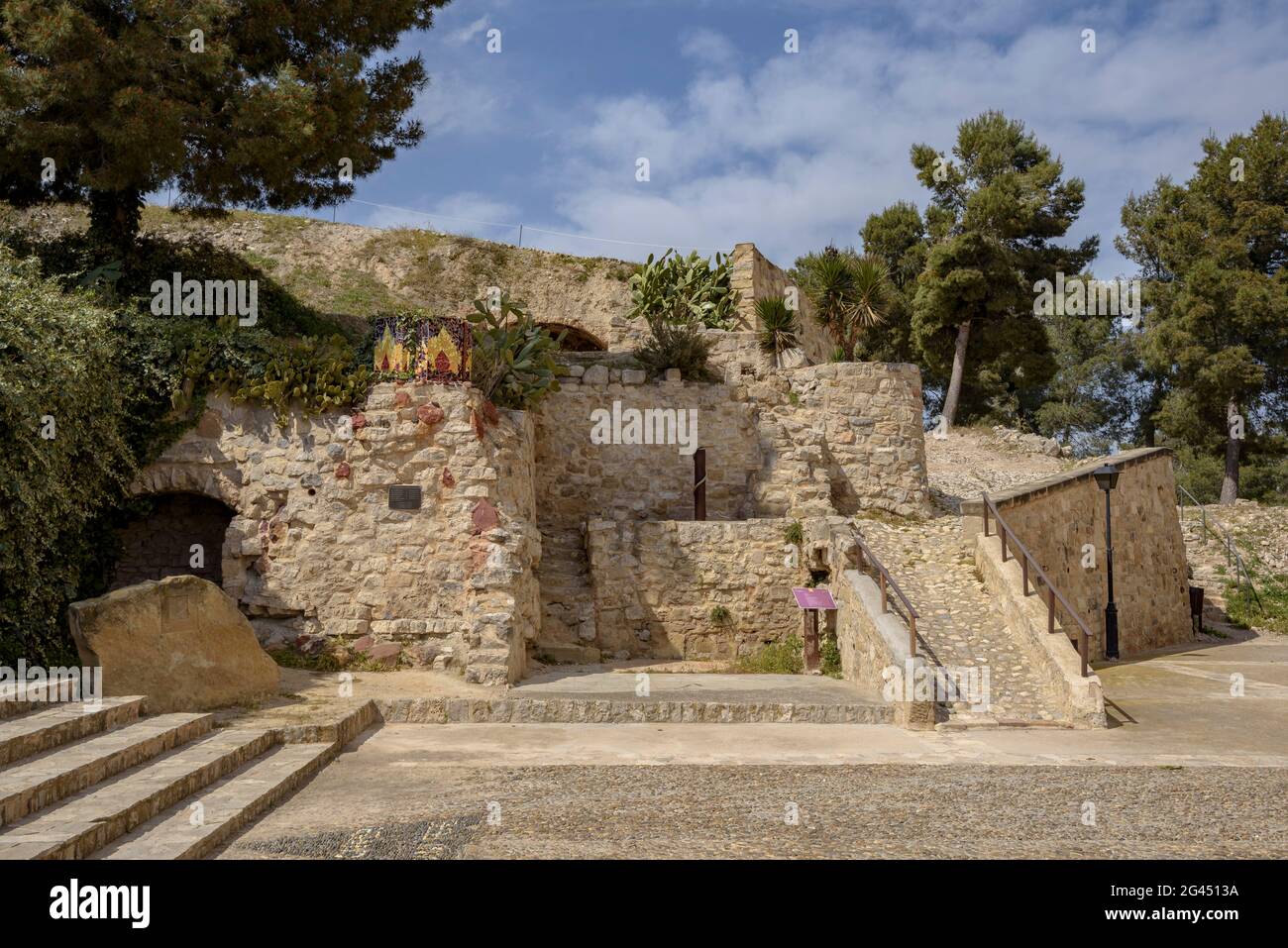 Visita ad uno degli spazi della Battaglia dell'Ebro. Poble Vell (città vecchia) di Corbera d'Ebre, distrutta durante la guerra civile spagnola (Terra alta, Tarragona) Foto Stock