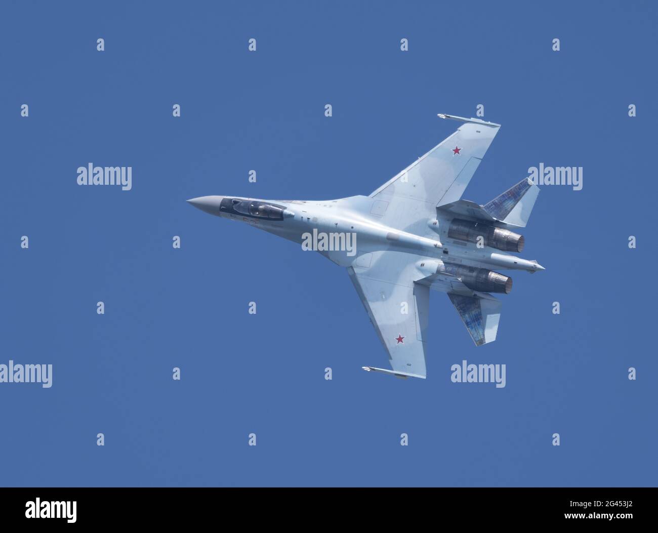 Mosca Russia Zhukovsky Airfield 31 agosto 2019: aerobatic su-35 perfoming volo dimostrativo dell'Aerospace internazionale Foto Stock