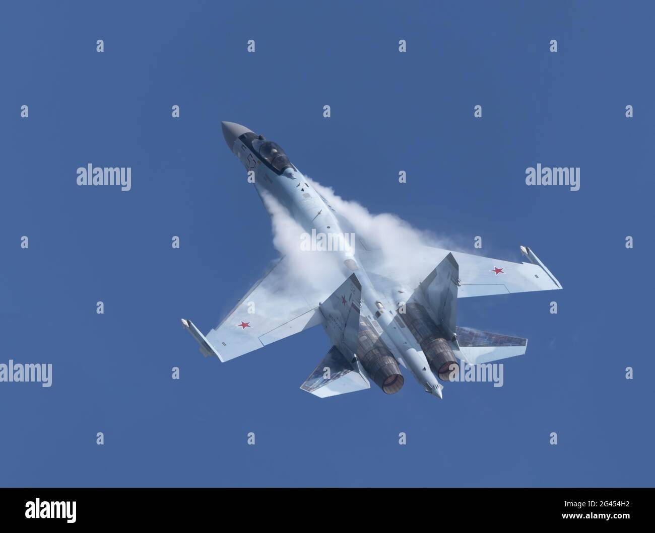 Mosca Russia Zhukovsky Airfield 31 agosto 2019: aerobatic su-35 perfoming volo dimostrativo dell'Aerospace internazionale Foto Stock