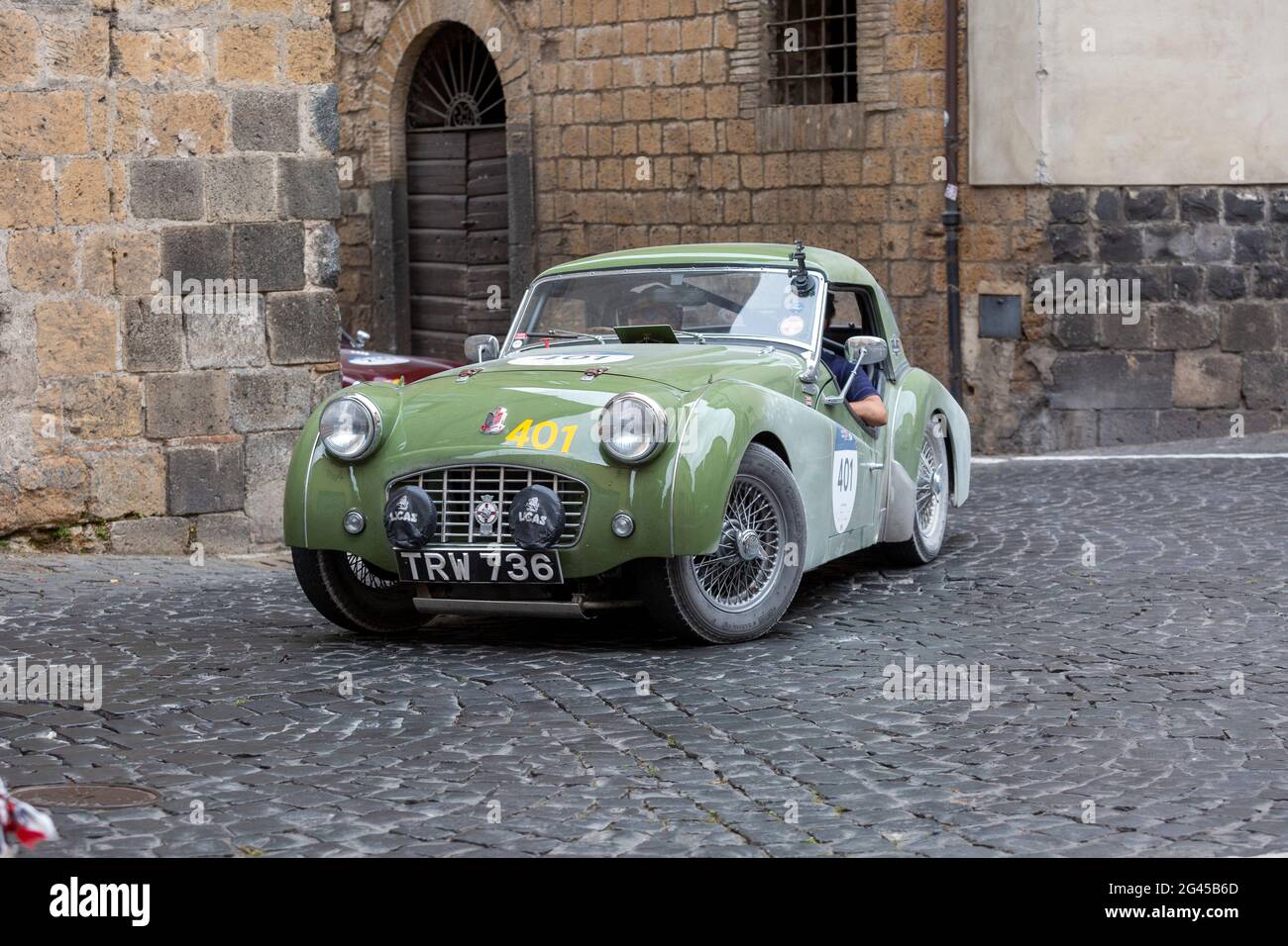 Orvieto, Italia. 18 Giugno 2021. Un Triumph TR 3 Sport 1957 opere arriva a Orvieto. Credit: Stephen Bisgrove/Alamy Live News Foto Stock