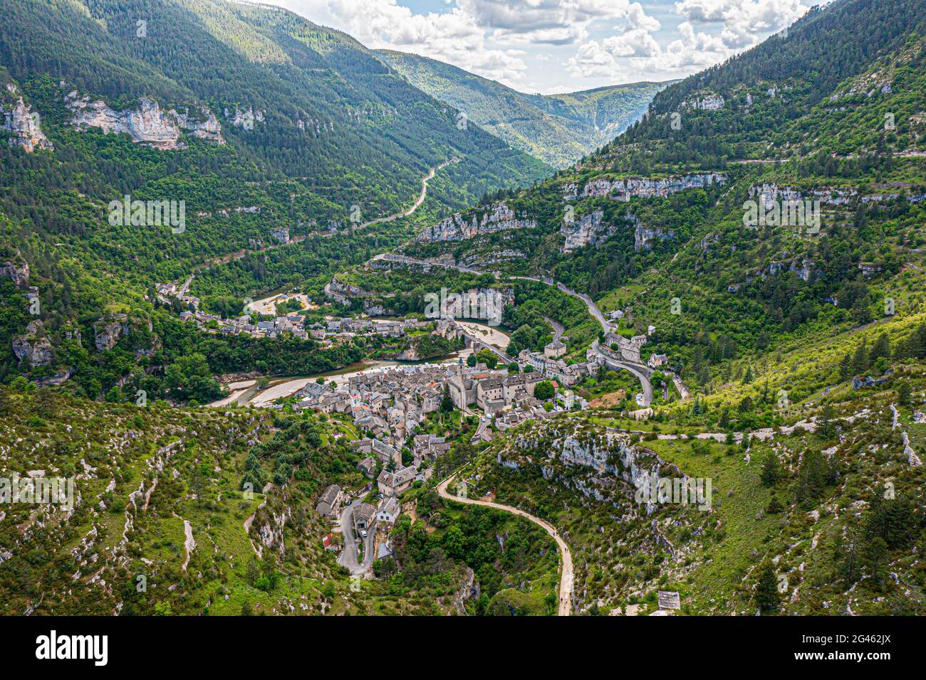 Sainte-Enimie, città storica sulle gole del Tarn, Lozere, Languedoc-Roussillon, Francia Foto Stock