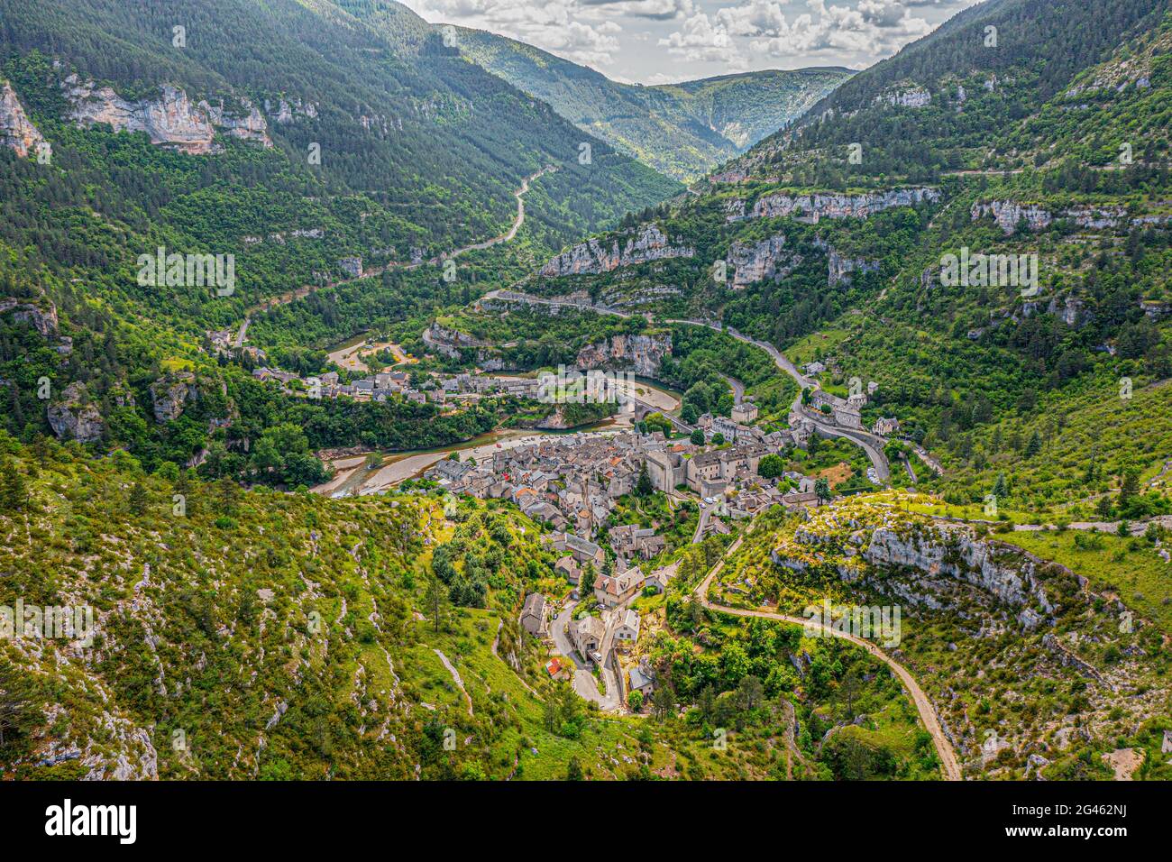 Sainte-Enimie, città storica sulle gole del Tarn, Lozere, Languedoc-Roussillon, Francia Foto Stock