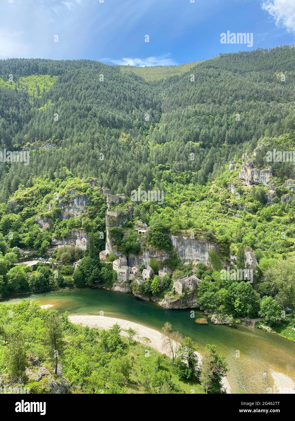 Piccolo villaggio francese di Castelbouc nelle Gole del Tarn in Francia Foto Stock