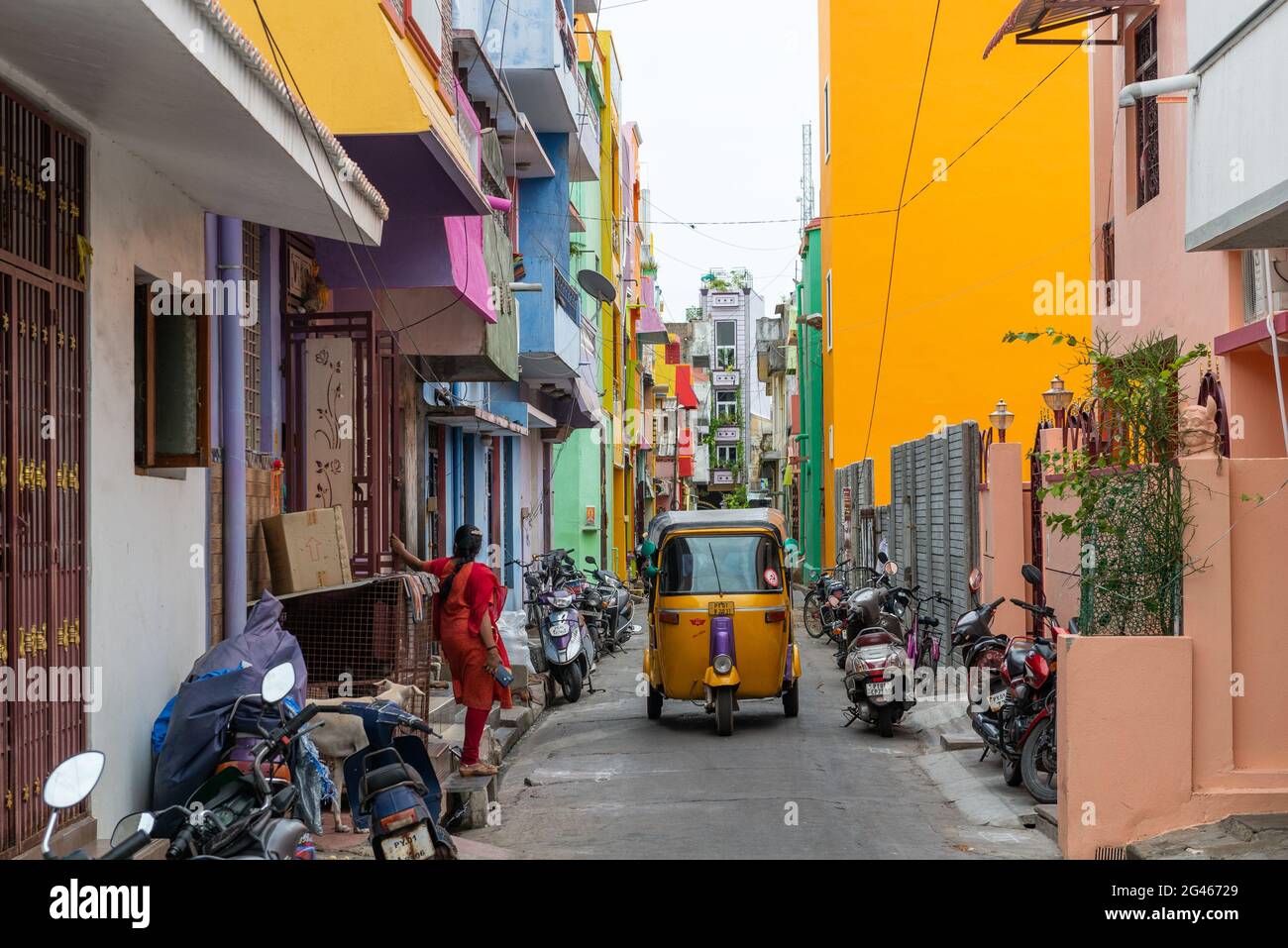 PONDICHERRY, INDIA - Giugno 2021: Zona residenziale nel quartiere di Muthialpet Foto Stock
