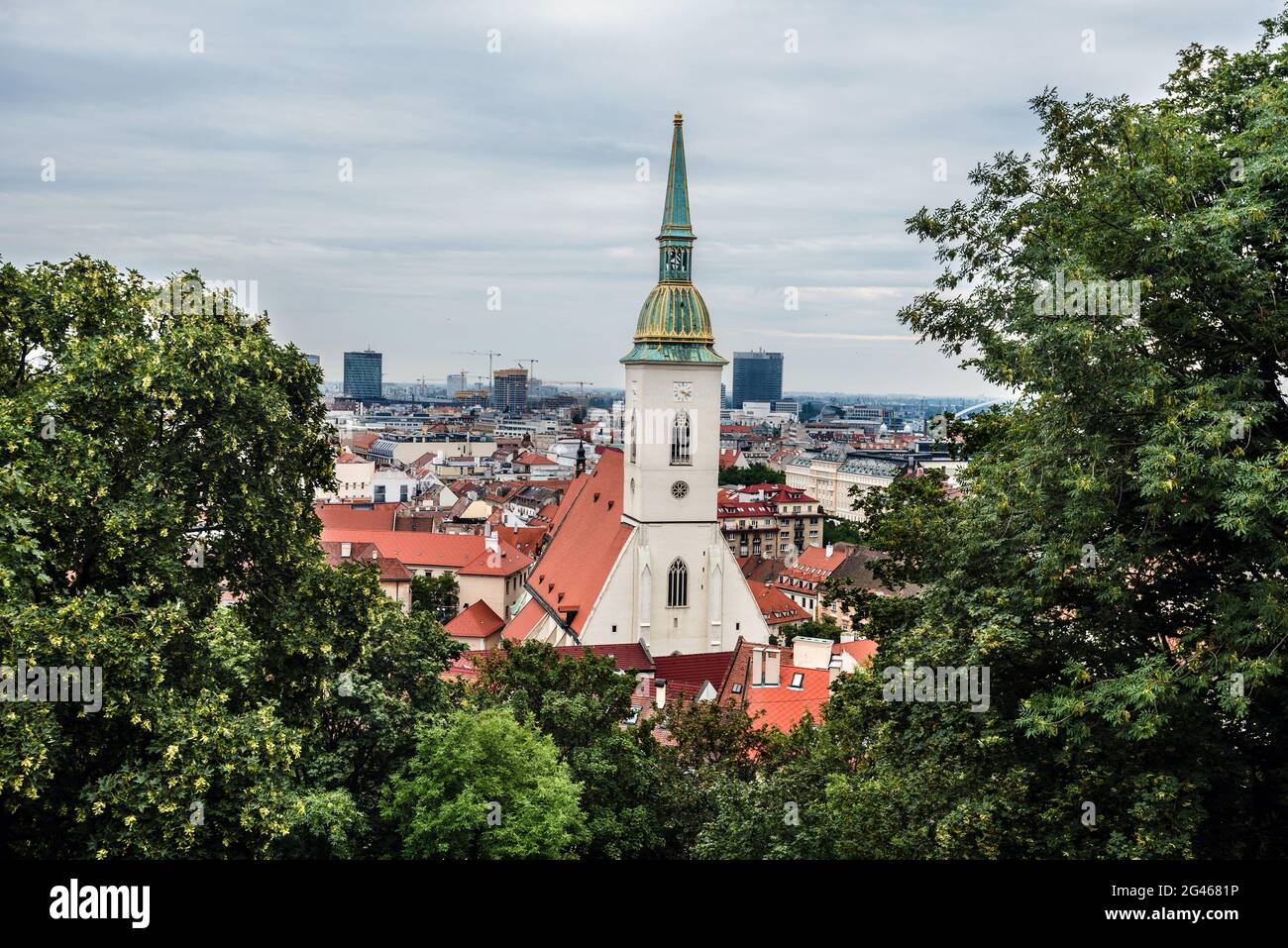 Castello di Bratislava con vista sulla città vecchia Foto Stock